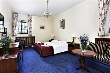 Фото номера Трехместный номер Отель Kadyny Folwark Hotel &amp; SPA г. Кадыны 7